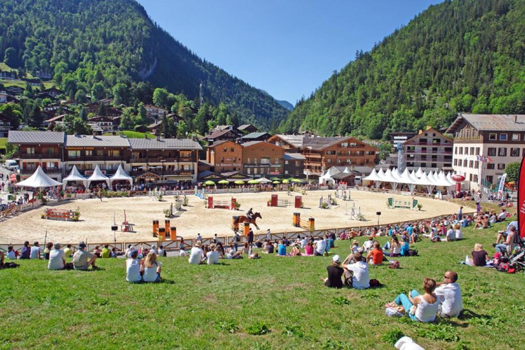 Hotel La Montagne La Clusaz Exterior foto