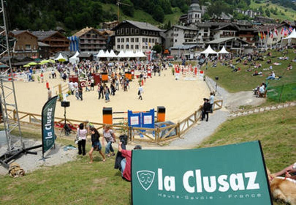 Hotel La Montagne La Clusaz Exterior foto